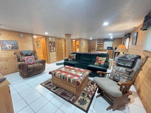 Bryson City Casa | Meadowbrook, a spacious 3-bedroom cabin in Bryson City, NC, perfect for up to 8 guests.