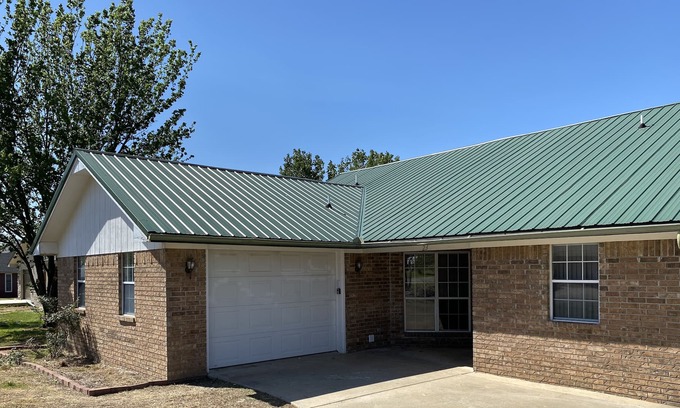 Heavener Casa | Meadowbrook LN Home