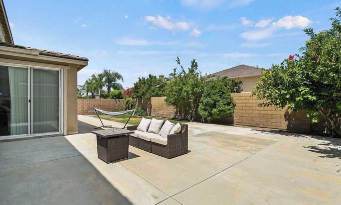 Eastvale Casa | Meadowbrook Retreat