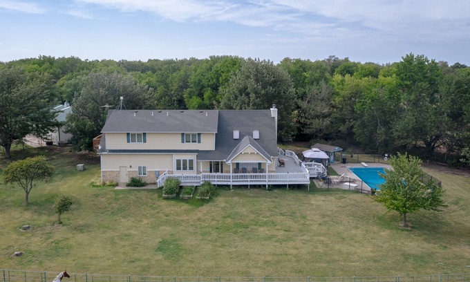 Greenwich Casa | Meadowlark Creek -Fishing, Pool, Nature by StayMeadowlark