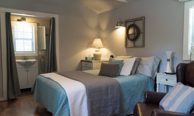 Nacogdoches Cabina | Meadows - A tiny touch of heaven at Stag Leap Cabins!