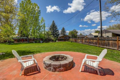 New Meadows Casa | Meadows Valley Retreat - Rustic charm, Huge fenced yard, walk to dining, bar, and coffee