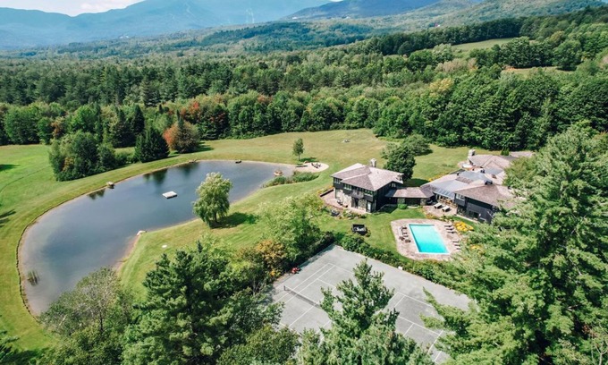 Stowe Area Casa | Meadowstone Manor Stowe, VT -14 BR Private Manor, 30 Acres, Pool, Tennis, Hiking