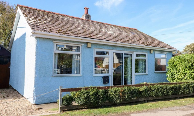 Anderby Creek Cabaña | MEADOWSWEET, pet friendly, character holiday cottage in Anderby Creek