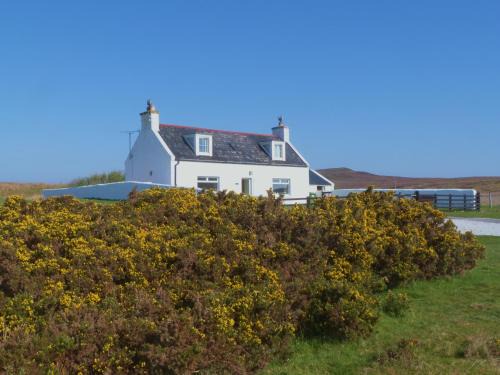 Clachtoll Casa | Meall Dubh - coastal cottage with stunning views