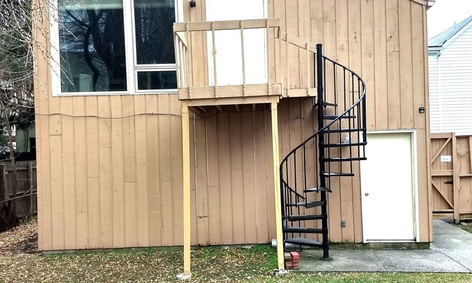Mechanicsburg Apartamento | Mechanicsburg Tarzan Hut: una cueva de aire cómoda y muy privada para 1-2 viajeros