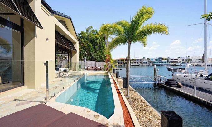 Paradise Point Casa | Med Inspired Waterfront Bliss in Sovereign Islands