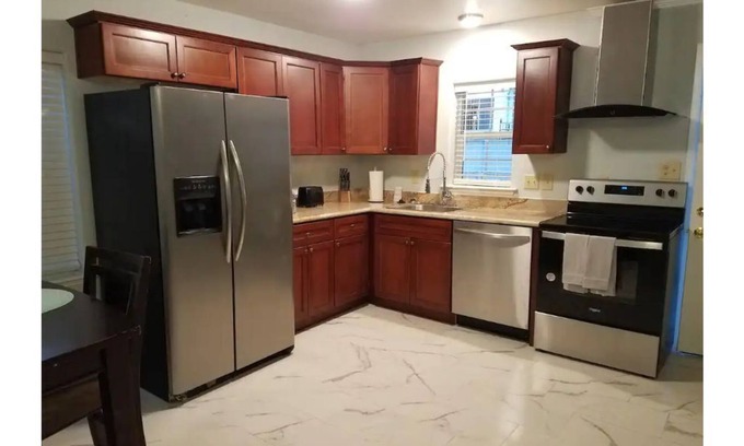 City Center Medford Cabaña | Medford 2-Bedroom Cottage to movie, park, downtown