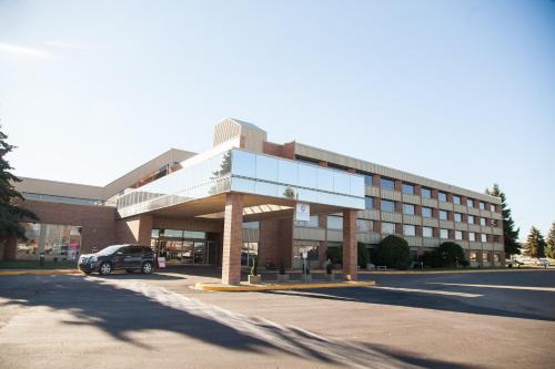 Medicine Hat Hotel | Medicine Hat Lodge, Trademark Collection by Wyndham