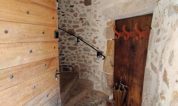 Saint-Benoit-du-Sault Casa | Medieval house for six people