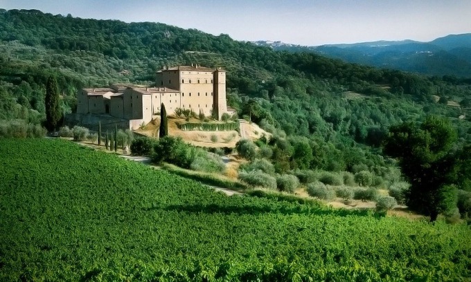 Seggiano Otro | Medieval Tuscan Castle with 8 bedrooms for 18 guests
