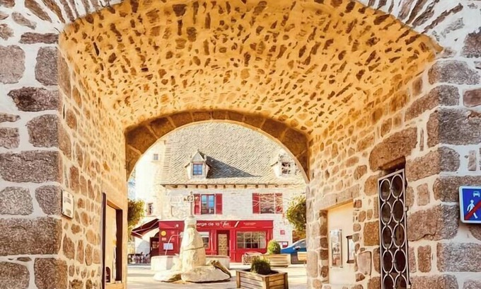 Marcoles Casa | Medieval village house, 2bedroom, 4pers, garden