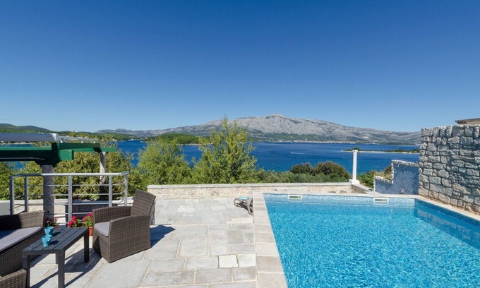 Vela Glavica Villa | Traditional stone house with private pool and sea view, BBQ