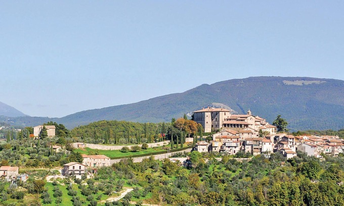 Castelnuovo di Farfa Casa | Mediterranean cottage with large garden and pool.