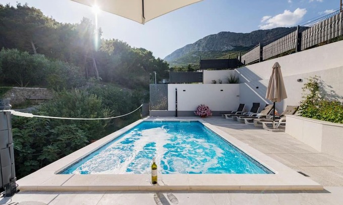 Solin Apartamento | Mediterranea private pool apartment