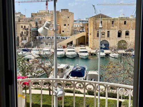 Cospicua Casa | Mediterranea Waterfront house - By Valletta Ferry & Free Parking