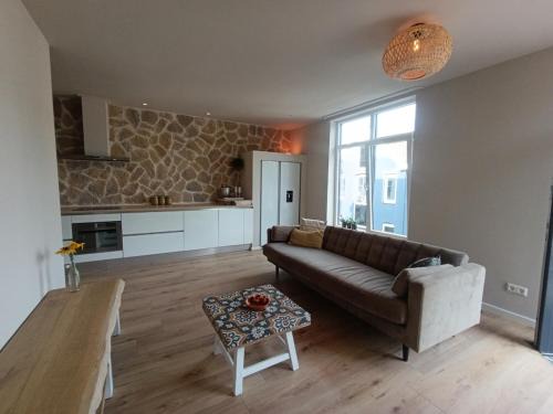 Bodegraven Apartamento | Mediterranean apartment with home theater