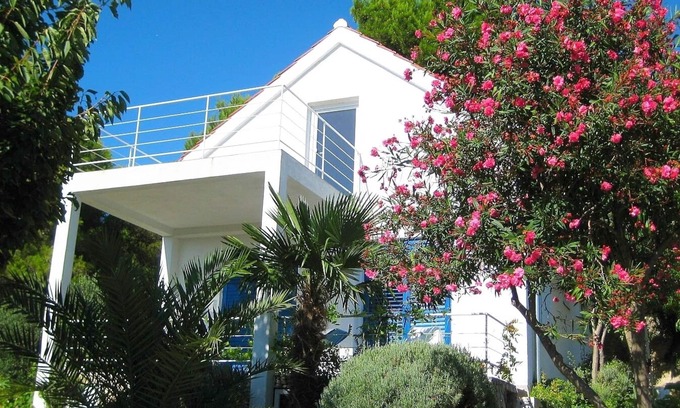 Prvic Luka Casa | Casa de playa mediterránea en la isla Prvic cerca de Šibenik