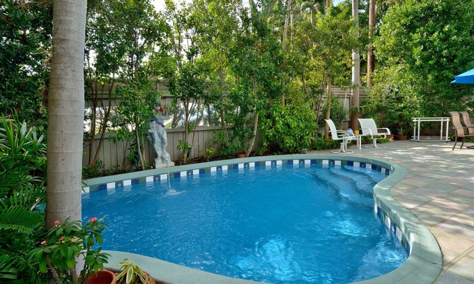 White Street Gallery District Casa | Mediterranean Caribbean Villa ~ Private Pool, Pet Friendly