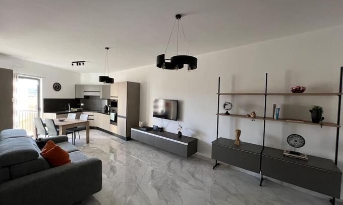 Marsalforn Apartamento | Mediterranean Escape - 3 Bedroom Apartment Gozo