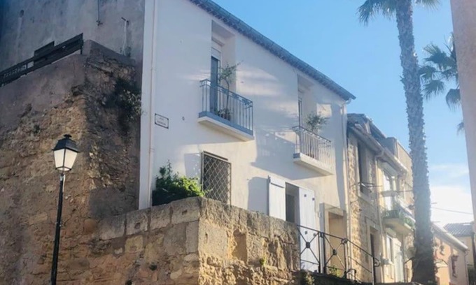 Meze Apartamento | Mediterranean House in historic Mèze South France