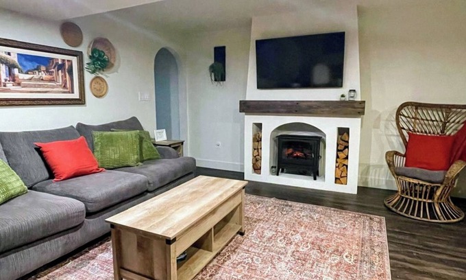 Amherstburg Apartamento | Mediterranean-Inspired Retreat Near Amherstburg's Finest Wineries