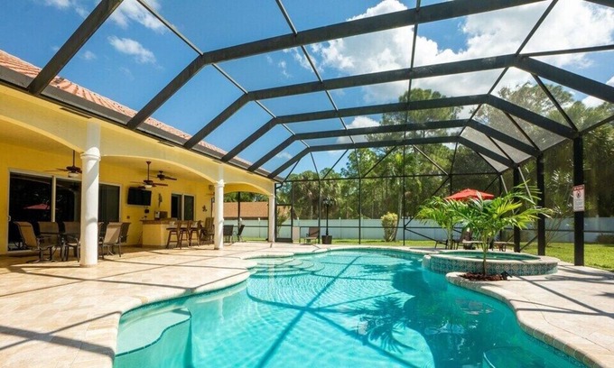 Jupiter Casa | ¡Huracán a salvo de casa! Piscina privada climatizada y spa !! Duerme 15 y Fido tambien !!!!