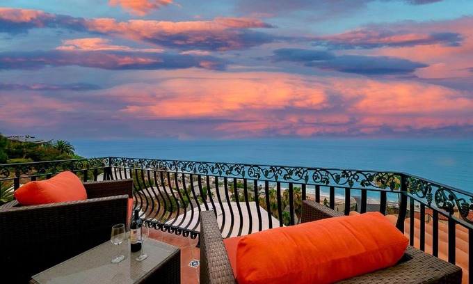 Eastern Malibu Casa | Mediterranean Villa