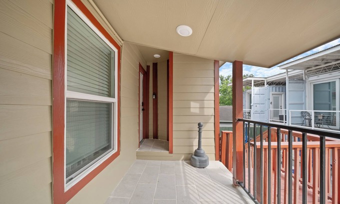 Greater East End Apartamento | Mediterranean Villa Vibes #5 at East Downtown