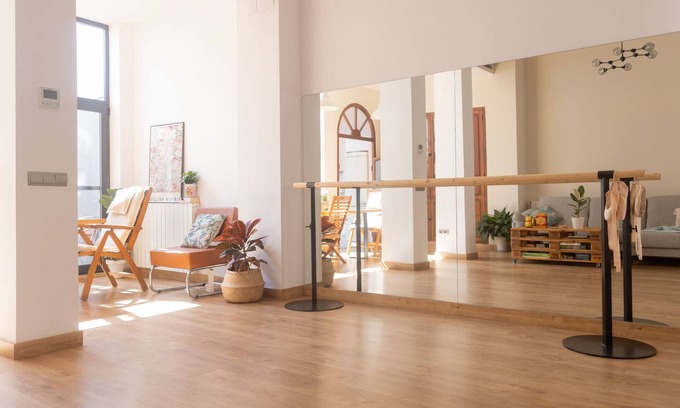 El Cabanyal Casa | Historic Fishermen’s Gem 5’ from the Mediterranean