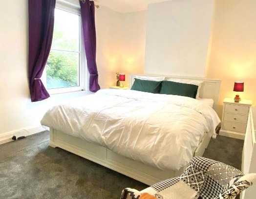 Gillingham Apartamento | Medway Getaway - 3 Bed Home with Luxury Bathroom