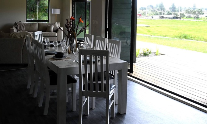 Waitomo District Casa | Mee ‘N G’s Boat Shed Marokopa’s finest luxury stay!