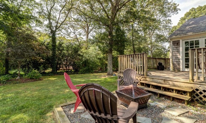 Hyannis Casa | Meet Me at the Cape