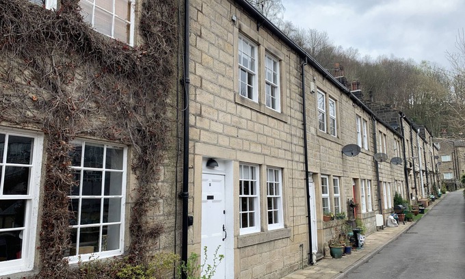 Wadsworth Casa | MEG'S DEN, pet friendly, character holiday cottage in Hebden Bridge