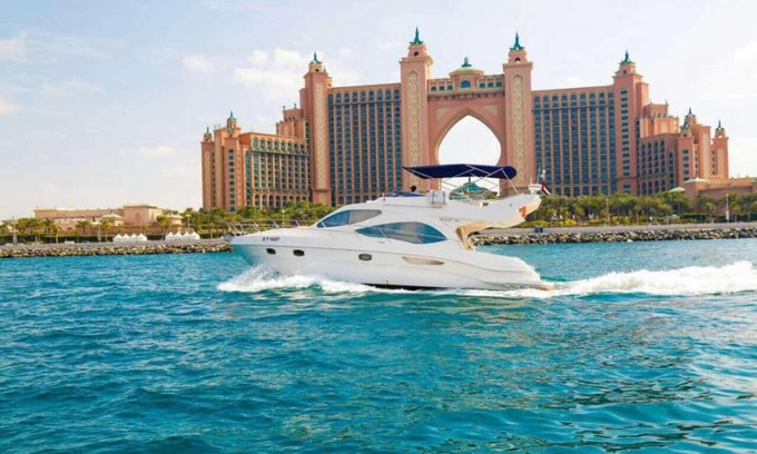 Dubai Marina Alquiler De Eote | Mega Yacht Charter on AnchorsBook