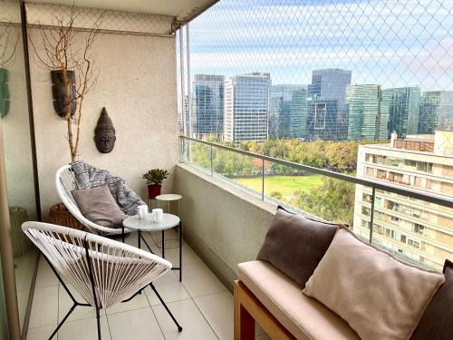 Apoquindo Apartamento | Mejor ubicación! Cerca a Mall parque Arauco, wifi, balcón
