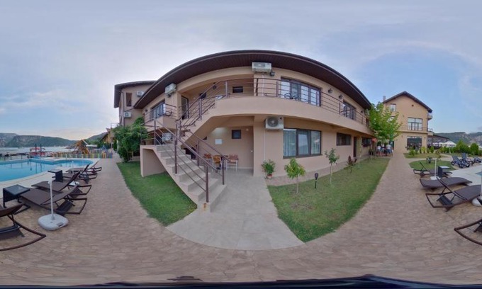 Dubova Casa | MELBA 3 flori cazanele Dunarii