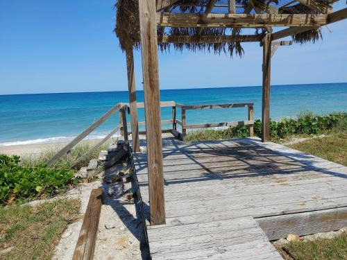 Melbourne Beach Casa | Melbourne Beach Florida Townhouse ocean front 1.2 acre property