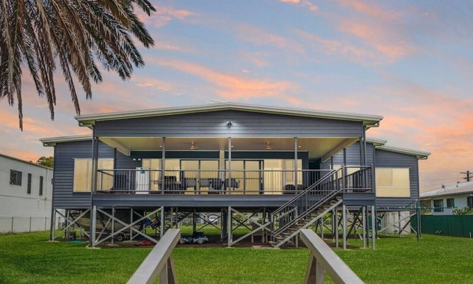 Meldale Casa | Meldale · Waterfront house Pumicestone passage
