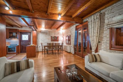 Khartata Casa | Melissa Stone House