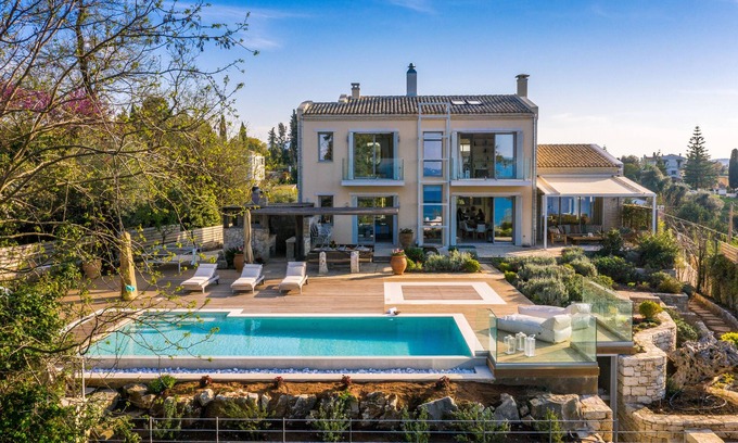 Corfu Town Villa | Melithea Seaview Villa: impresionantes vistas, piscina infinita, jacuzzi interior