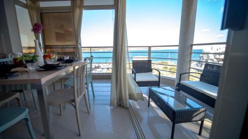Għadira Apartamento | Mellieha Bay 3 Bedroom Apartment 'Coastal Comfort'