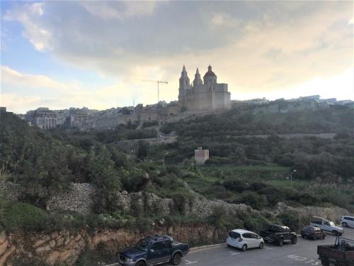 Għadira Apartamento | Mellieha Luxury Penthouse with sea & country views
