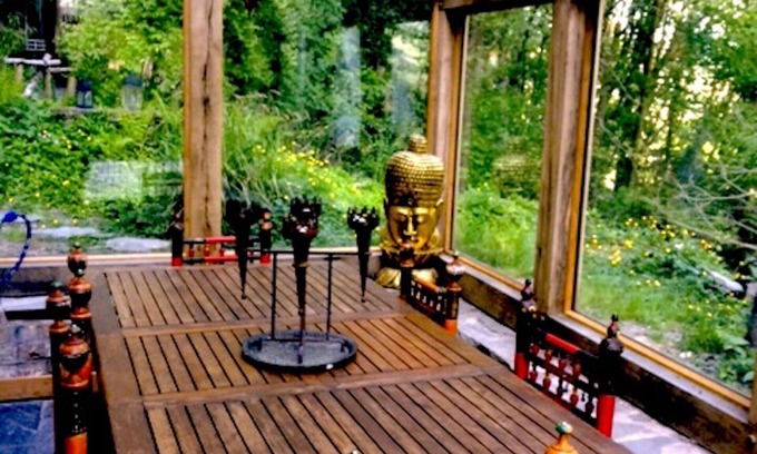 Glyn Ceiriog Cabaña | Mellow Mountain Eco Retreat exclusive use with Tipi, wood burning Hot Tub, Sauna