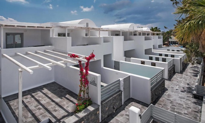 Perissa Hotel | Meltemi Excelsior Suites