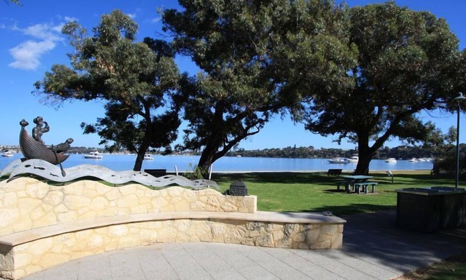 Claremont Casa | Melvista on the Park between City and the Beach