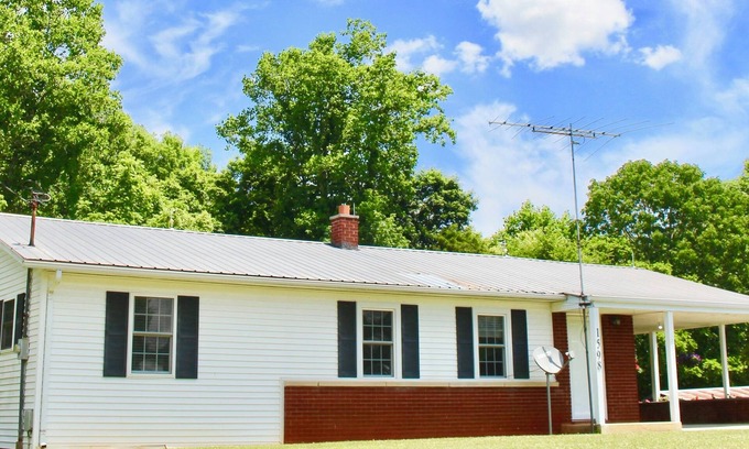 Byrdstown Casa | Mema and Pa’s Place