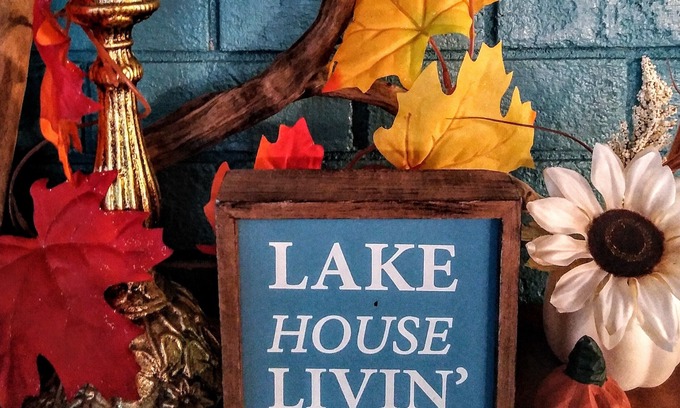 New London Casa | Cielo azul en el lago Badin
