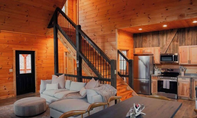McArthur Cabina | Memories at Hillside | Modern Cabin Hocking Hills