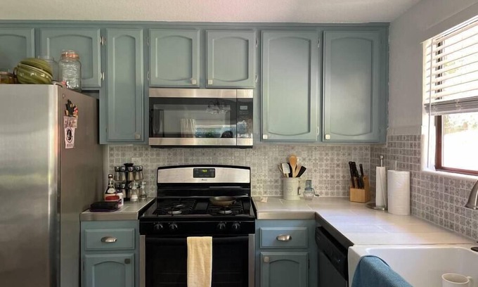 Auburn Apartamento | Memory foam Double Bed w private Bathroom straight across the hall